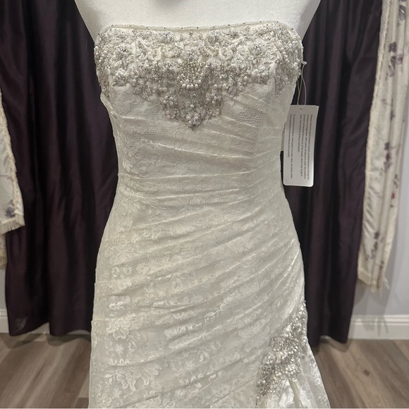 ✅ CLEARANCE David’s Bridal Embellished A Line Wedding Dress - Picture 5 of 11